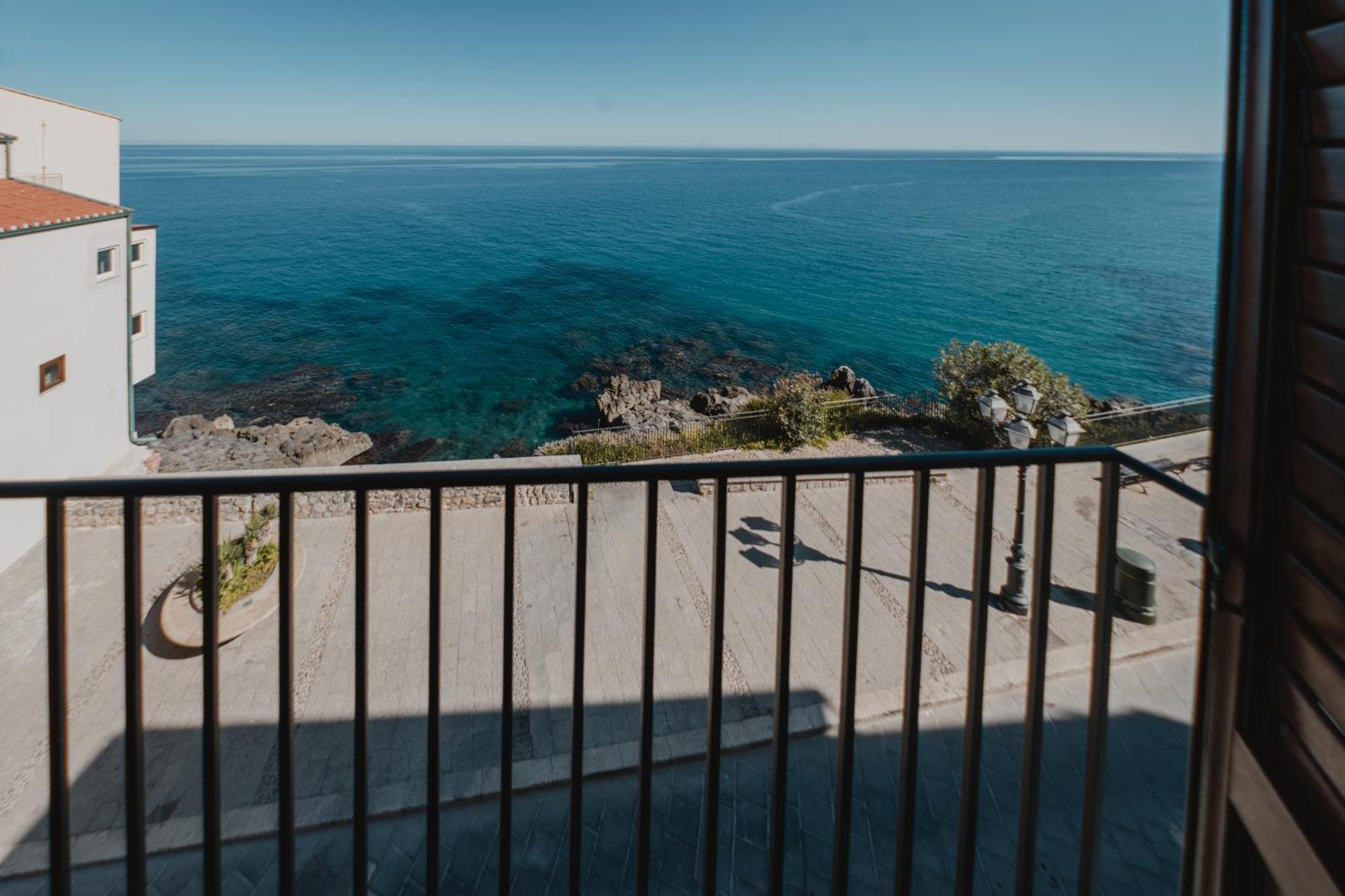 Tra La Rocca E Il Mare Di 切法卢 外观 照片